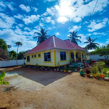 L&J Modern Backpackers Kigamboni Beach House Bed & Breakfast Dar es Salaam Exterior photo