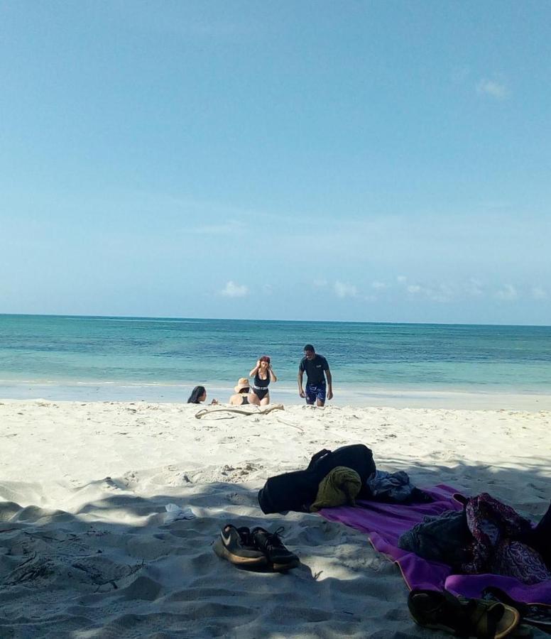 L&J Modern Backpackers Kigamboni Beach House Bed & Breakfast Dar es Salaam Exterior photo