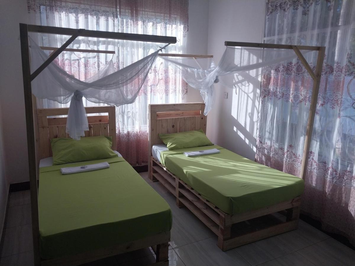 L&J Modern Backpackers Kigamboni Beach House Bed & Breakfast Dar es Salaam Exterior photo