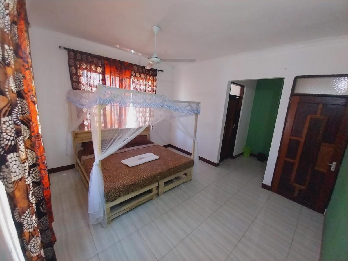 L&J Modern Backpackers Kigamboni Beach House Bed & Breakfast Dar es Salaam Exterior photo