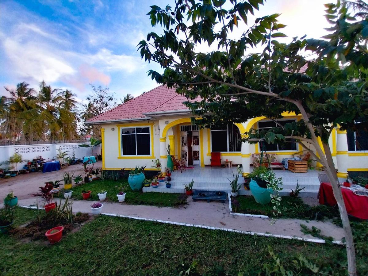 L&J Modern Backpackers Kigamboni Beach House Bed & Breakfast Dar es Salaam Exterior photo