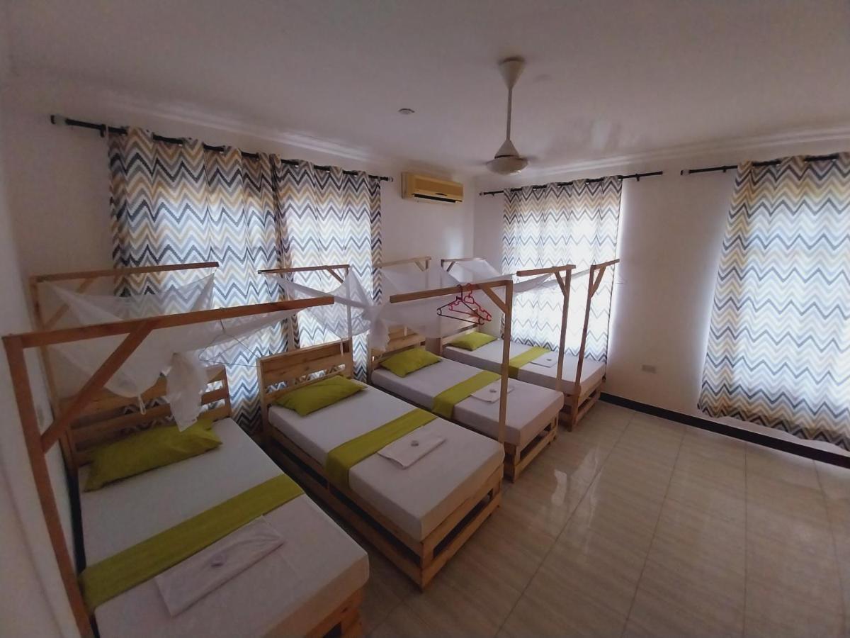 L&J Modern Backpackers Kigamboni Beach House Bed & Breakfast Dar es Salaam Exterior photo